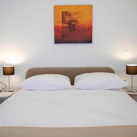 Konstantinos Stylish Brand New Apt In The Heart Of Athen Eksteriør billede