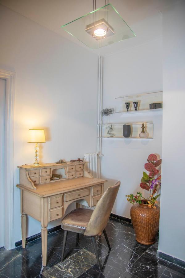 Konstantinos Stylish Brand New Apt In The Heart Of Athen Eksteriør billede