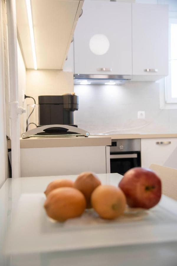 Konstantinos Stylish Brand New Apt In The Heart Of Athen Eksteriør billede