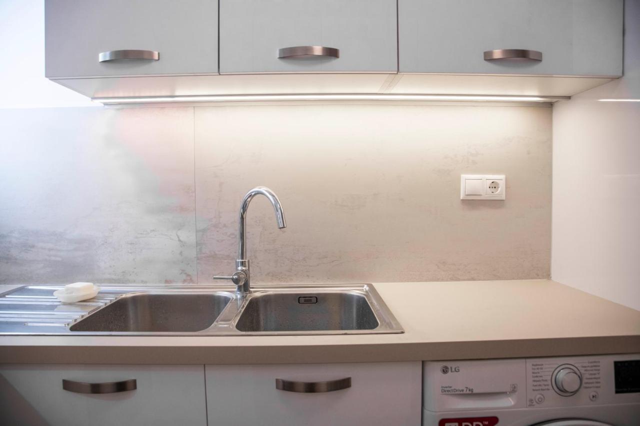 Konstantinos Stylish Brand New Apt In The Heart Of Athen Eksteriør billede
