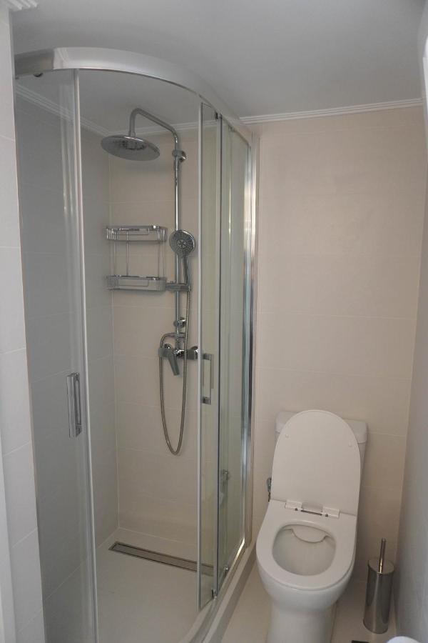 Konstantinos Stylish Brand New Apt In The Heart Of Athen Eksteriør billede