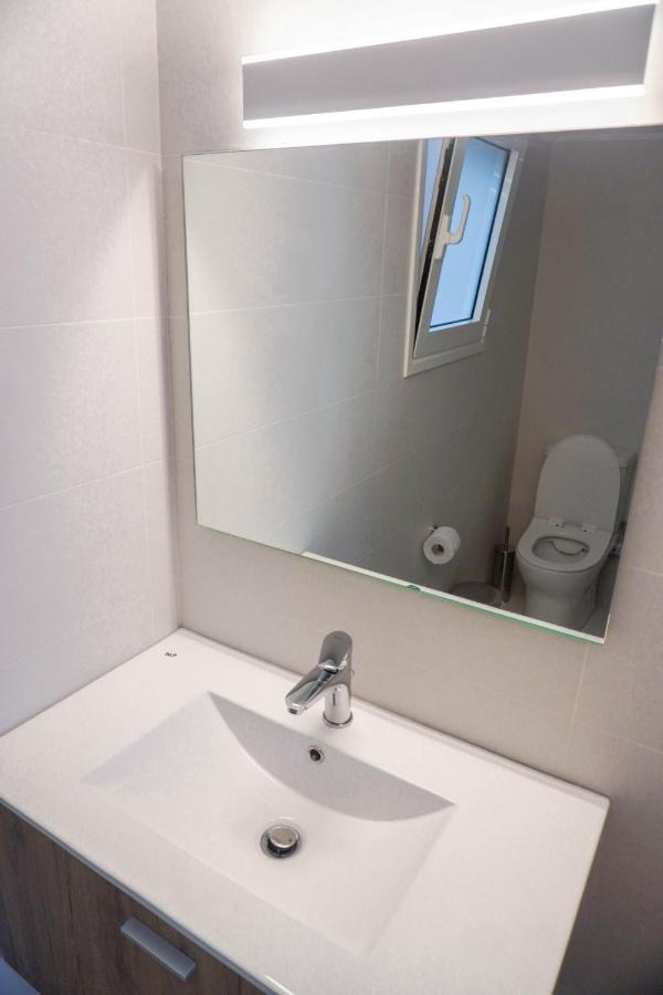 Konstantinos Stylish Brand New Apt In The Heart Of Athen Eksteriør billede